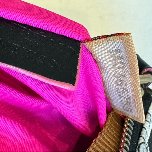 Dooney & Bourke Disney Sweethearts - 2014 Mickey and Minnie Small Barrel… - Picture 13 of 15